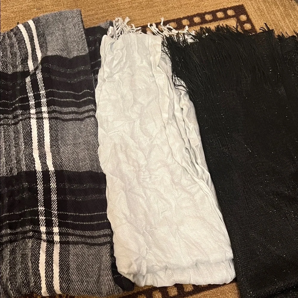 Assorted Scarves Collection - Picture 2 of 3